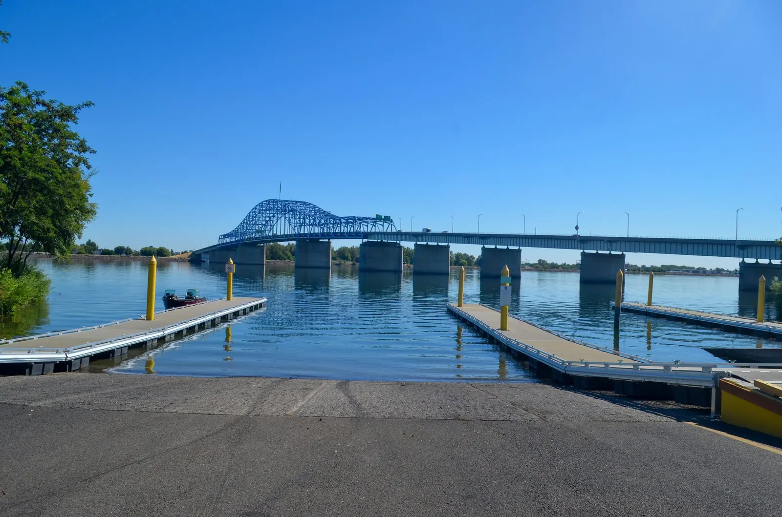 Blue Bridge over the Columbia River from a Kennewick marina